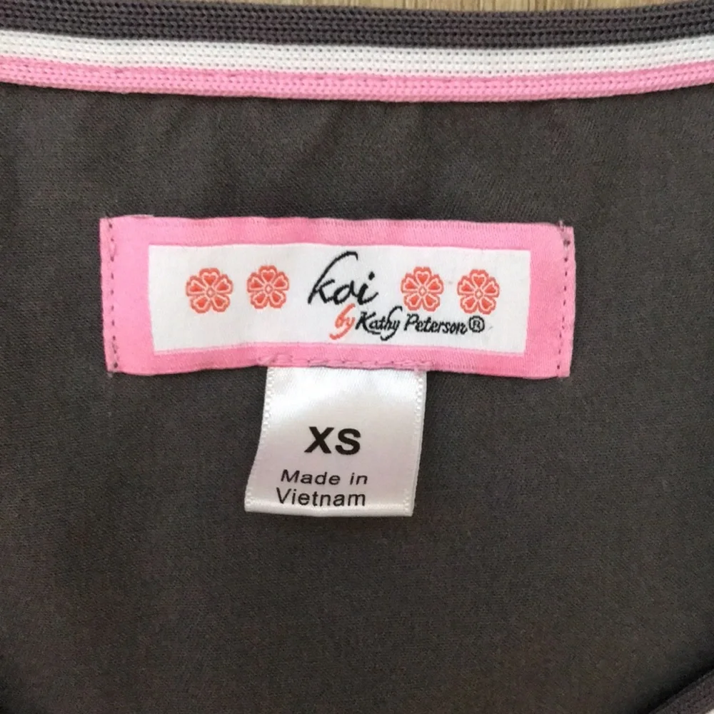 Koi Scrubs / Gray V-neck Scrub Top, Size XS - Picture 2 of 5